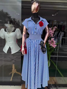 เดรสยาวลายทางสำหรับผู้หญิง กระดุมผ่าหน้า เอวสม็อคสูง ทรงเอพลิ้วไหว มีกระเป๋า แฟชั่น - Product Image 2