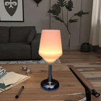 Lampe de table intelligente moderne LED pour hôtel, boîtier en plastique blanc, télécommande tactile, vente en gros bon marché, lumière décorative pour la maison