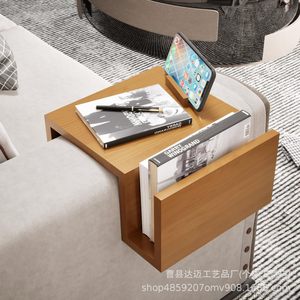 Bandeja de madera para reposabrazos de sofá con soporte para teléfono y almacenamiento de libros para uso en la sala de estar - Product Image 1