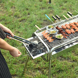 Pinces à barbecue en métal Yongkang 28 cm, résistantes à la chaleur, accessoire de cuisson et de grillade avec crochet pour usage extérieur - Product Image 3