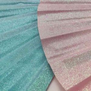 Éventail pliant en bambou grand format, irisé holographique, avec étui et sac, idéal pour les festivals, les fêtes et les cadeaux promotionnels - Product Image 6