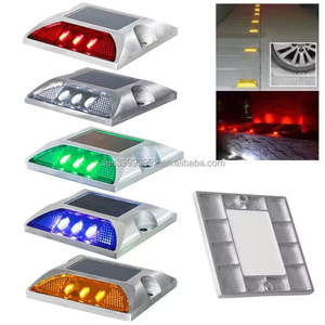 Luces de advertencia <span class=keywords><strong>LED</strong></span> solares Luz de calle solar de seguridad vial con perno cuadrado IP68 - Product Image 5