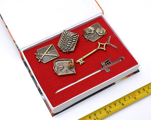 Conjunto de joyerí<span class=keywords><strong>a</strong></span> de Anime japonés Attack on Titan, conjunto de collar, broche, caja - Product Image 2