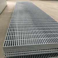 Grille en acier galvanisé sur mesure pour passerelle métallique 30 cm x 100 cm