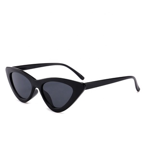 แว่นกันแดดทรงสามเหลี่ยมแฟชั่นใหม่ล่าสุด กรอบเล็ก หรูหรา สำหรับผู้หญิง ทรงแคทอาย กรอบ PC เลนส์อะคริลิค สีพื้น เลนส์สีควันบุหรี่ ยี่ห้อ Benola - Product Image 2