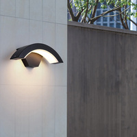 Applique murale LED extérieure moderne étanche IP65 avec diffuseur en polycarbonate, CRI 90 élevé pour maison, jardin, porche