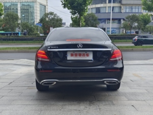 Se vende un coche <span class=keywords><strong>mercedes</strong></span>-ben-z E260L <span class=keywords><strong>2020</strong></span> de <span class=keywords><strong>segunda</strong></span> <span class=keywords><strong>mano</strong></span> con motor turboalimentado girando de izquierda a negro - Product Image 5