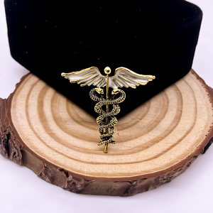 Kualitas Premium antik berlapis emas ular silang dan sayap Caduceus simbol Enamel putih medis dokter perhiasan bros Pin kerah - Product Image 5