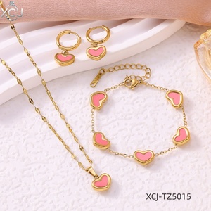 Ensemble de bijoux en acier inoxydable plaqué or 18 carats, style girly, collier, bracelet et boucles d'oreilles en émail en forme de cœur - Product Image 3