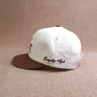 Nuevo logotipo de marca personalizado de 6 paneles Gorra de béisbol competitiva de moda ajustable con hebilla de plástico de algodón puro de ala baja