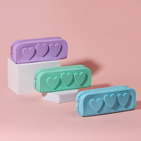 Prix de gros, étui à crayons en silicone personnalisé avec logo, design en forme de cœur, étui à crayons mignon pour enfants, pour garçons et filles
