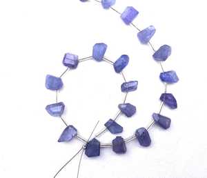 Pierres précieuses de tanzanite bleue naturelle de qualité AAA 21 pièces perles de pierres semi-précieuses en forme de pépites à facettes pour bijoux faits à la main - Product Image 4