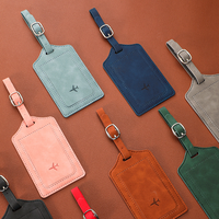 Ensemble de couvre-passeport et d'étiquettes de bagages personnalisés en gros avec logo, portefeuille de voyage en PU multicolore pour les voyages en avion