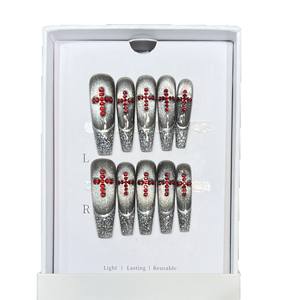 Faux ongles Ruby à presser avec motif œil de chat foncé, paillettes et cristaux, design français, luxe, faits à la main - Product Image 5