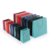 Sac de papier réutilisé écologique de bijoux avec la poignée molle de logo pour l'emballage et les événements de cadeau de boutique