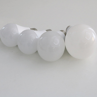 Vente en gros de ampoules en forme de culot E27 B22 à haut rendement, alimentation en courant alternatif de 5W, ampoules LED à bas prix