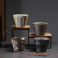 Tasse à café en grès rétro rustique dessinée à la main, gobelet à thé en céramique mat aux tons terreux, vaisselle décorative faite à la main