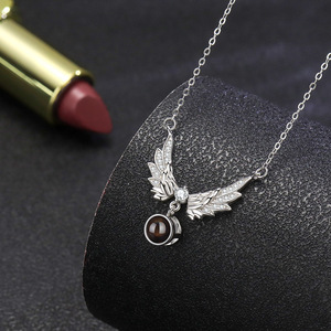 Collana con Proiezione Fotografica Personalizzata per Donne, Ciondolo Ali d'<span class=keywords><strong>Angelo</strong></span>, <span class=keywords><strong>Ti</strong></span> <span class=keywords><strong>Amo</strong></span> in 100 Lingue, Gioiello Commemorativo Personalizzato - Product Image 2