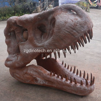 Sculpture artisanale de crâne de Tyrannosaurus Rex de grande taille ou tête de dinosaure en fibre de verre décorée pour jardin extérieur