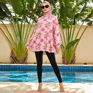 Conjunto de Burkini Floral Rosa para Mujer, Moda Modesta, Blusa con Mangas Abullonadas, Pantalones Negros, Hijab, Traje de Baño Ligero - Product Image 1