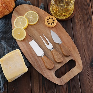 Ensemble cadeau <span class=keywords><strong>plateau</strong></span> à <span class=keywords><strong>fromage</strong></span> avec logo personnalisé, <span class=keywords><strong>plateau</strong></span> à <span class=keywords><strong>fromage</strong></span> <span class=keywords><strong>en</strong></span> bois d'acacia avec ensemble de couteaux à <span class=keywords><strong>fromage</strong></span>, <span class=keywords><strong>plateau</strong></span> à charcuterie, <span class=keywords><strong>plateau</strong></span> de service <span class=keywords><strong>en</strong></span> <span class=keywords><strong>ardoise</strong></span> - Product Image 4
