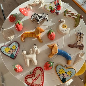 Ciondolo <span class=keywords><strong>a</strong></span> forma di simpatico cane Bassotto, ciondolo <span class=keywords><strong>a</strong></span> forma di animale domestico in stile cartone animato per la creazione fai da te di braccialetti, collane e orecchini. - Product Image 1