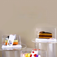 Boîtes à gâteau triangulaires individuelles en plastique transparent avec fourchettes intégrées pour la vente à emporter en boulangerie