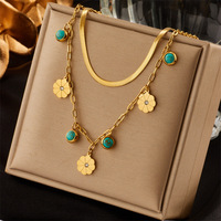 Lot en gros de colliers superposés avec pendentifs plaqués or 18 carats, perles d'été et pierres naturelles