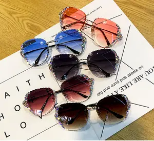 New Luxury Oversized Sunglasses For Women Vintage Square Rivet Fashionable Sun Glasses