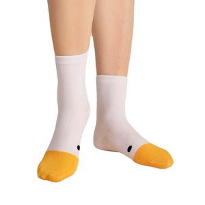 KTS58 Drôle Big White Goose Polka Dot Chaussettes Personnalité Petit Canard Jacquard Animal Coton Femmes Hommes Crew Chaussettes - Product Image 3