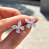 Kadınlar için Kübik Zirkonya Kelebek Küpe, 15mm, Beyaz Altın Kaplama Pirinç Zarif Mini Kelebek Kulak Çivileri, Beyaz Altın