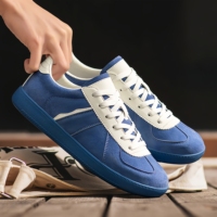 Baskets décontractées classiques de style allemand pour hommes, en cuir et daim blancs, à lacets, pour la ville