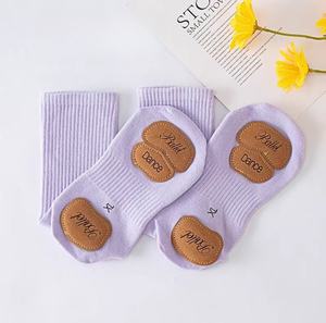 Jingwen بيع بالجملة مخصصة اليوغا والرقص المهنية منتصف الساق ثلاث قطع الباليه عدم الانزلاق الجوارب التدريب - Product Image 5