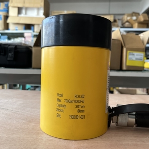 Vérin hydraulique à piston creux simple effet RCH-302 de 30 tonnes à course de 64 mm pour levage intensif - Product Image 1