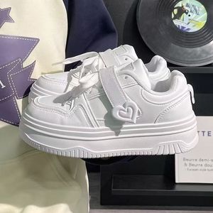 Sneakers blanches minimalistes à plateforme en forme de cœur, légères et respirantes pour femmes, chaussures décontractées pour étudiantes - Product Image 4