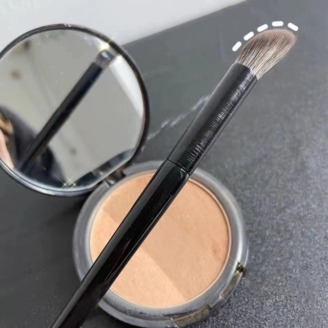 Portable Oblique Head Concealer Makeup Brush High-Gloss Flame Brush Face Contouring Nose Shadows Same Makeup Fingertip Nose