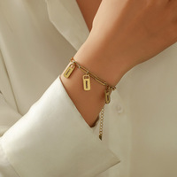 Bracelet personnalisé en acier inoxydable pour femme avec nom, chaîne de nom en or 18 carats, style tendance pour les fêtes