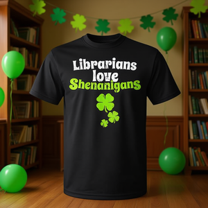 Los bibliotecarios adoran las travestidices, camiseta con diseño de trébol del día de San Patricio - Product Image 3