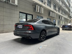 Volkswagen S60 2022 <span class=keywords><strong>B4</strong></span> Momentum Luxury Edition 8AT FWD Híbrido Suave Euro VI Sedán de Lujo Mediano Sueco Usado - Product Image 4
