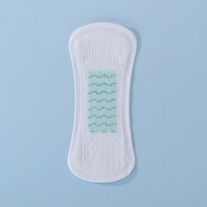 Serviette hygiénique jetable de nuit 240 mm en coton biologique vert, à ailettes, 8 couches, super absorbante, respirante, avec SAP japonais anti-fuites - Product Image 1