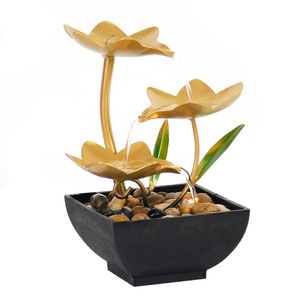 Fontaine de bureau avec motif de lotus doré, décoration Feng Shui pour bureau, base carrée en pierre. - Product Image 1