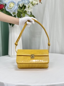 Sac bandoulière jaune en cuir de crocodile 100% avec fermeture à cadenas, bandoulière simple, sac à main pour femme pour un usage quotidien - Product Image 3