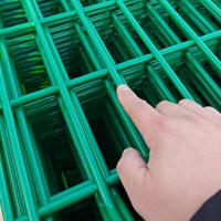3D Driehoekig gebogen gelaste gaashekwerkpanelen, UV-bestendig, roestvrij, eenvoudig te monteren, milieuvriendelijk, geschikt voor boerderijen en snelwegen.