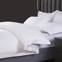 Ensemble de literie d'hôtel Hilton 5 étoiles en coton 100% à fibres longues 60S 4 pièces 300TC blanc rayé draps et housse de couette