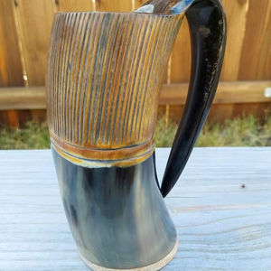 Corne à boire viking de 500 ml, style animal poli, écologique, forme naturelle, corne authentique pour bière et miad - Product Image 1