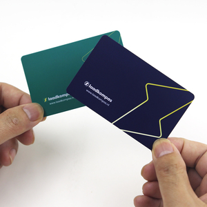 บัตรแม่เหล็ก RFID แบบกำหนดเอง พิมพ์บาร์โค้ด UV บัตรสมาชิก NFC PVC แบบเติมเงินได้ - Product Image 2