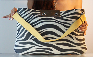 Borsa Mat-b NYB24 ZEBRA Fatta a Mano in Italia Design di Alta Gamma Personalizzato in PVC Cotone Sostenibile Stile Rock Classico Borse Tote da Donna - Product Image 3