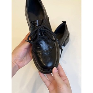 Zapatos Casuales de Mujer con Cordones y Punta Redonda Estilo Retro Británico 2026, Zapatos de Cuero con Tacón Grueso Versátiles - Product Image 2