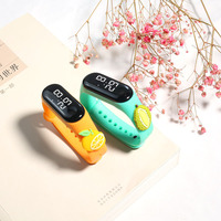 Bestverkopende Creatieve Fruit Led Polshorloge Goedkope Tpe Plastic Unisex Sport Smart Watch Met Vierkante Kast Digitale Wijzerplaat Display