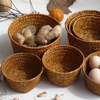 Panier de rangement rond en rotin tressé à la main pour fruits et légumes, idéal pour le bureau et la cuisine
